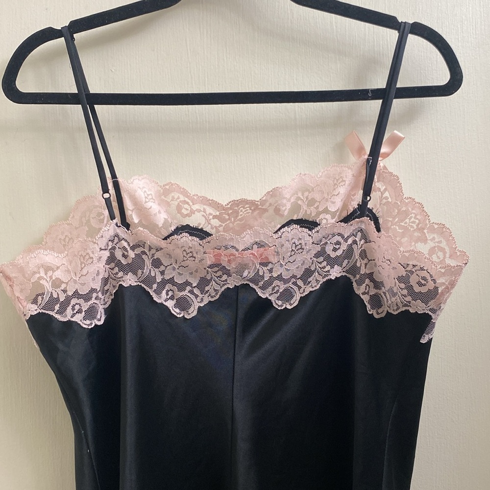 Victorias Secret - Large - Black - Babydoll - Pink trim - Side slit - Picture 3 of 7